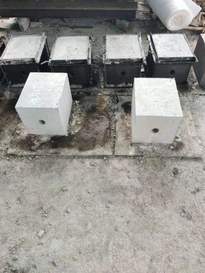 太陽能基礎400*300*300*孔直徑50